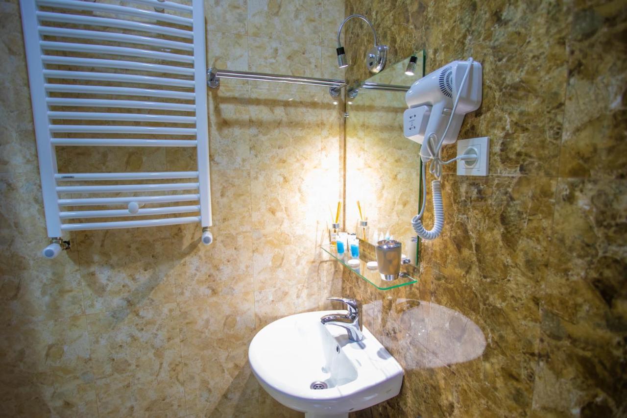Peradia Hotell Kutaisi Exteriör bild